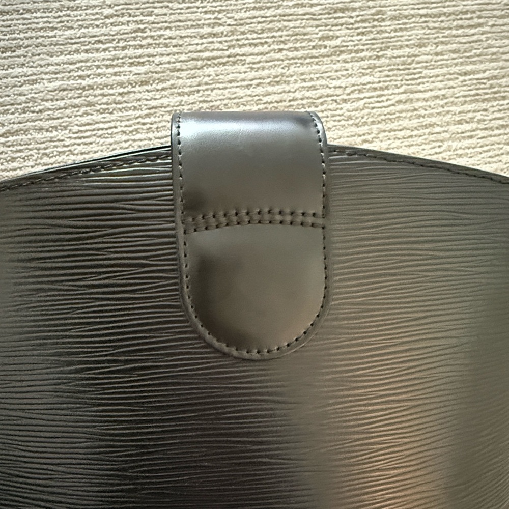 NWOT *Authentic* Louis Vuitton Black Vintage Cluny Epi Leather Shoulder Bag - Picture 2 of 9